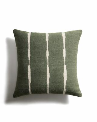 Чехол La Forma (ех Julia Grup) Чехол для напольной подушки Daila зеленого цвета 100% ПЭТ с рисунком в стиле икат 70 x 70 см арт. 481389