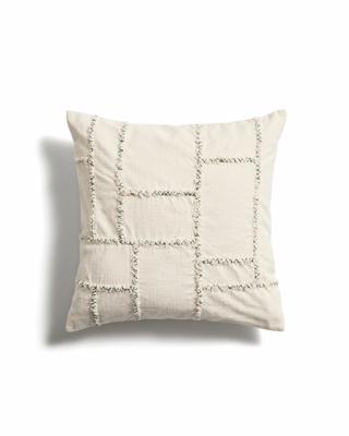 Чехол La Forma (ех Julia Grup) Чехол для подушки Verion зеленый с вышитым геометрическим узором, 45 x 45 см арт. 481299