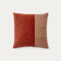 Чехол La Forma (ех Julia Grup) Samit Чехол на подушку из 100% хлопкового бархата с красными полосками 45 x 45 см арт. 210448