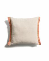 Чехол La Forma (ех Julia Grup) Чехол для подушки Disea из бежевого льна с оранжевыми деталями, 45 x 45 см арт. 481421