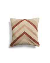 Чехол La Forma (ех Julia Grup) Чехол для подушки Taraia из хлопка и вискозы терракотового и бежевого цвета, 45 x 45 см арт. 481577