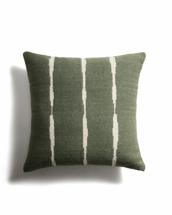 Чехол La Forma (ех Julia Grup) Чехол для напольной подушки Daila зеленого цвета 100% ПЭТ с рисунком в стиле икат 70 x 70 см арт. 481389