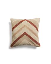 Чехол La Forma (ех Julia Grup) Чехол для подушки Taraia из хлопка и вискозы терракотового и бежевого цвета, 45 x 45 см арт. 481577