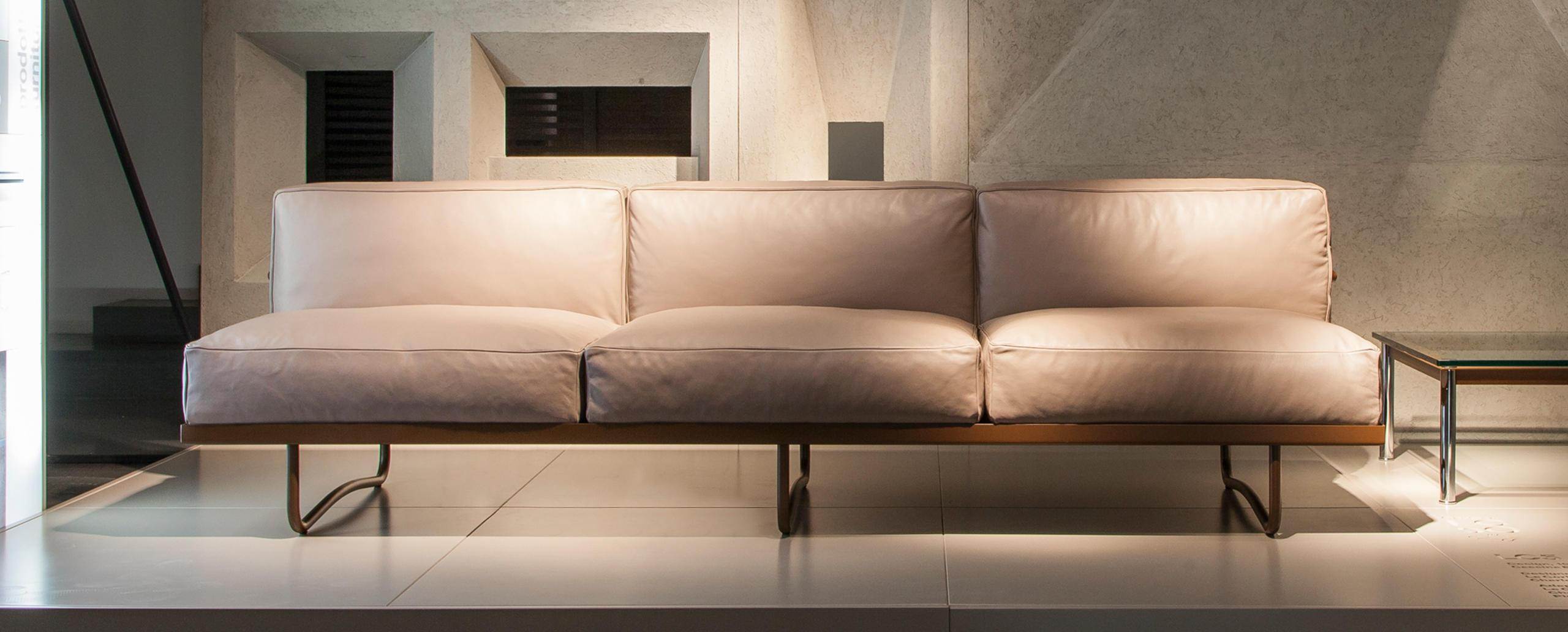 Диван на стальном каркасе lc5, Cassina