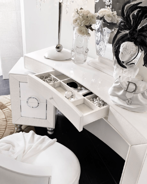 Toilet table. Туалетный столик 652 Florence collections. Флоранс туалетный столик. Туалетный столик с пуфом АРТДЕКО. Florence collection прикроватные столики.