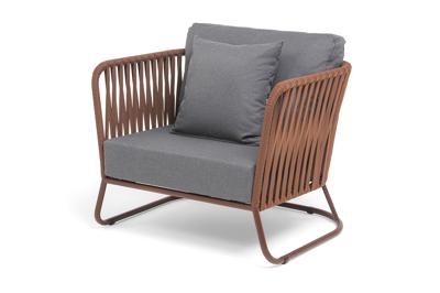 Кресло 4SIS "Багамы" кресло плетеное из роупа, каркас алюминий коричневый (RAL8016) муар, роуп BZ23-ED31, ткань темно-серая 027 арт. BAG-A-001 RAL8016 Mua BZ23-ED31 (D-gray027)