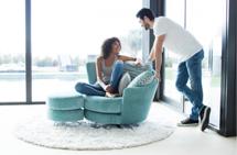 Кресло Fama Кресло Roxane поворотное с пуфом на металлических ножках R1G+P арт. 482494