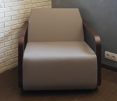 Кресло Verges BLOCK 311 ARMCHAIR WITH WOODEN ARMRESTS