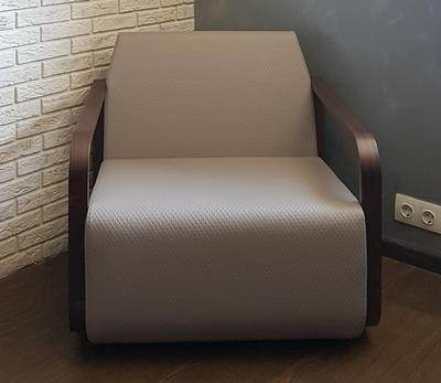 Кресло Verges BLOCK 311 ARMCHAIR WITH WOODEN ARMRESTS