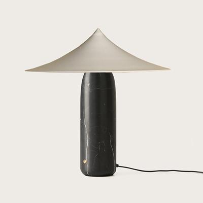 Лампа Aromas del Campo Настольная лампа Kine черный мрамор - белый металлический абажур арт. 100780