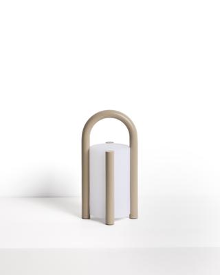 Лампа La Forma (ех Julia Grup) Портативная настольная лампа Leros из полиэтилена и стали бежевого цвета арт. 482848