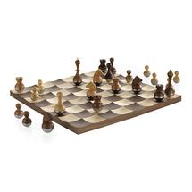 Настольная игра Umbra Шахматный набор wobble, орех арт. 377601-656