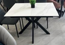 Стол М-СИТИ Стол КОМИЛЬФО МИНИ 100 БЕЛЫЙ МРАМОР с прожилками латте, керамика / ЧЕРНЫЙ, М-City арт. 480M06054