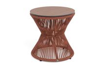 Стол журнальный 4SIS "Мадрид" журнальный стол из HPL круглый Ø50 H55, каркас из алюминия коричневый (RAL8016) муар, цвет "дуб", роуп красный (8372) круглый tex арт. OAK-D50H55-MAD-Al-RAL8016Mua-T-red8372-4sis