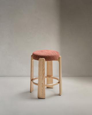 Стул полубарный La Forma (ех Julia Grup) Granite Полубарный табурет из терракотового шенилла и массива ясеня в натуральной отделке 65 см арт. 420261