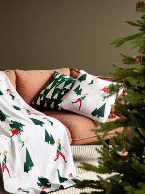 Комплект Tkano Плед из хлопка с новогодним рисунком let's ski из коллекции new year essential, 130x180 см арт. TK25-TH0004