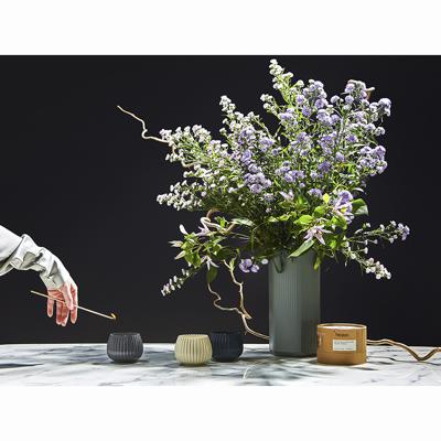 Свеча Tkano Свеча ароматическая nutmeg, leather & vanilla из коллекции edge, серый, 30 ч арт. TK23-ARO0030