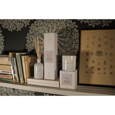 Свеча AMBIENTAIR Свеча ароматическая the olphactory, white insignia, mystique boughs, 60 ч арт. VV060MYWTO
