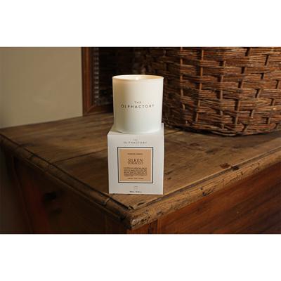 Свеча AMBIENTAIR Свеча ароматическая the olphactory, white insignia, silken tobacco, 60 ч арт. VV060SKWTO