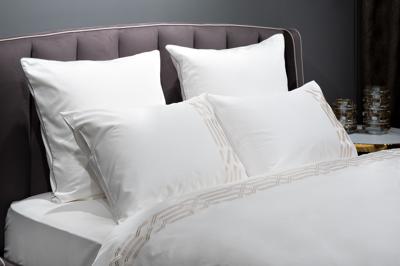 Подарок Garda Decor 175SMR-17504 Комплект постельного белья с вышивкой Паллада, золотой, Двуспальный евро (200*220) арт. 175SMR-17504