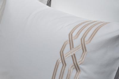 Подарок Garda Decor 175SMR-17504 Комплект постельного белья с вышивкой Паллада, золотой, Двуспальный евро (200*220) арт. 175SMR-17504