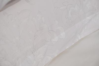 Подарок Garda Decor 144HF-40502 Комплект постельного белья Лоренцо,сатин 400TC,белый, 145*210-1шт,50*70-2шт арт. 144HF-40502