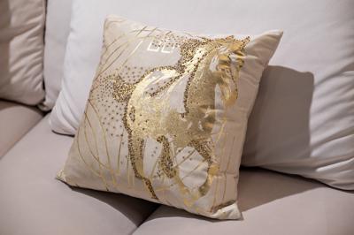 Подарок Garda Decor 70SW-38059 Подушка с бисером, стеклярусом и вышивкой "Голден Спирит" беж 45*45 арт. 70SW-38059