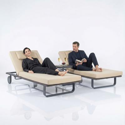 Мебель IDEAL PATIO Шезлонг КОСТА С на колесах, каркас карбон, матрас бежевый (с подушкой) арт. CST.3012001