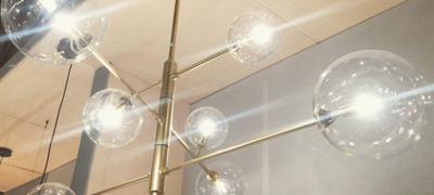 Подвесной светильник Aromas del Campo Люстра Atom 8L латунь - прозрачные плафоны арт. 057820