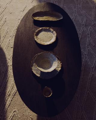 Столик La Forma (ех Julia Grup) Ovak Журнальный столик из акации с чёрной отделкой 140 x 70 см арт. 299302