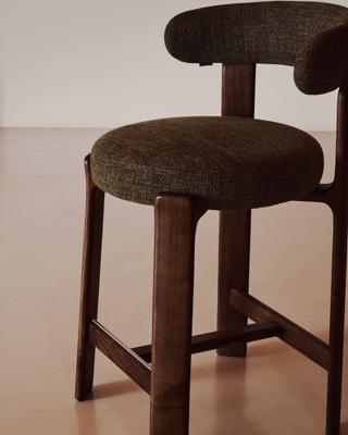 Стул полубарный La Forma (ех Julia Grup) Полубарный стул Granite из зеленого шенилла и ясеня с отделкой орех 65 см арт. 301959