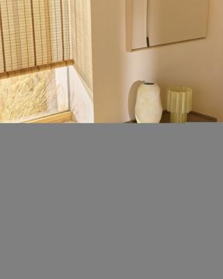 Ваза La Forma (ех Julia Grup) Керамическая ваза Medira цвета экрю и желтого, 32,5 см арт. 481685