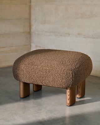 Пуф La Forma (ех Julia Grup) Пуф Cabana Taupe Boucle с ножками в отделке орех 65x55,4 арт. 205469