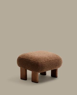 Пуф La Forma (ех Julia Grup) Пуф Cabana Taupe Boucle с ножками в отделке орех 65x55,4 арт. 205469