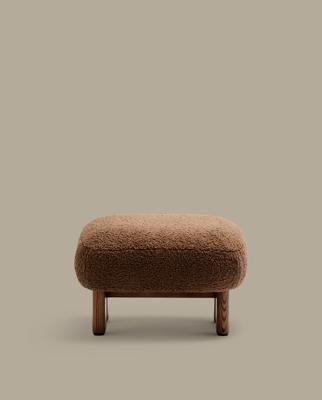 Пуф La Forma (ех Julia Grup) Пуф Cabana Taupe Boucle с ножками в отделке орех 65x55,4 арт. 205469