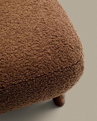 Пуф La Forma (ех Julia Grup) Пуф Cabana Taupe Boucle с ножками в отделке орех 65x55,4 арт. 205469