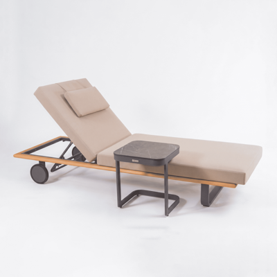 Мебель IDEAL PATIO Шезлонг КОСТА Т на колесах, каркас серый алюминий, тик, бежевый матрас и подушка арт. CST.3012000T