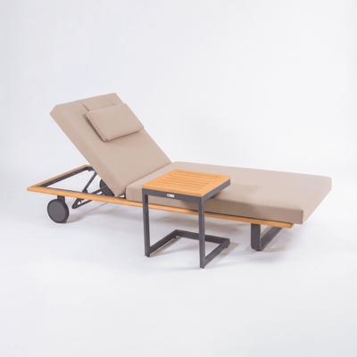 Мебель IDEAL PATIO Шезлонг КОСТА Т на колесах, каркас серый алюминий, тик, бежевый матрас и подушка арт. CST.3012000T