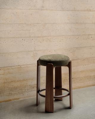 Табурет La Forma (ех Julia Grup) Барный табурет Granite из зеленой синели и массива ясеня с отделкой под орех арт. 505864