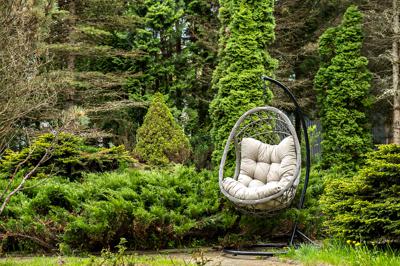 Кресло подвесное 4SIS "Венеция" подвесное кресло-кокон из искусственного ротанга, цвет серый с бежевой подушкой арт. YH-L23703W Grey