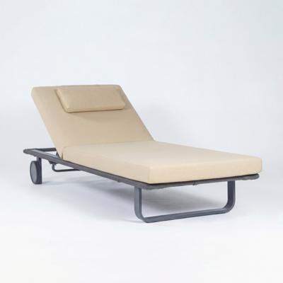 Мебель IDEAL PATIO Шезлонг КОСТА С на колесах, каркас карбон, матрас бежевый (с подушкой) арт. CST.3012001