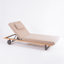 Мебель IDEAL PATIO Шезлонг КОСТА Т на колесах, каркас серый алюминий, тик, бежевый матрас и подушка арт. CST.3012000T