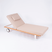 Мебель IDEAL PATIO Шезлонг КОСТА Т на колесах, каркас белый алюминий, тик, бежевый матрас с подушкой арт. CST.3022000T